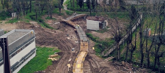 Obras de execução do passadiço na Universidade do Minho decorrem a bom ritmo